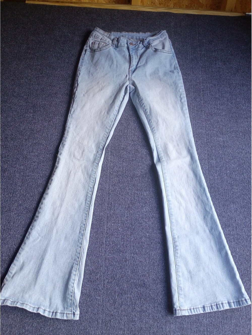 Y2K inspired Light Blue Flared Jeans Size 6